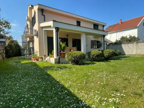 Prodaja, kuća, 293m², Stari Aerodrom, Podgorica