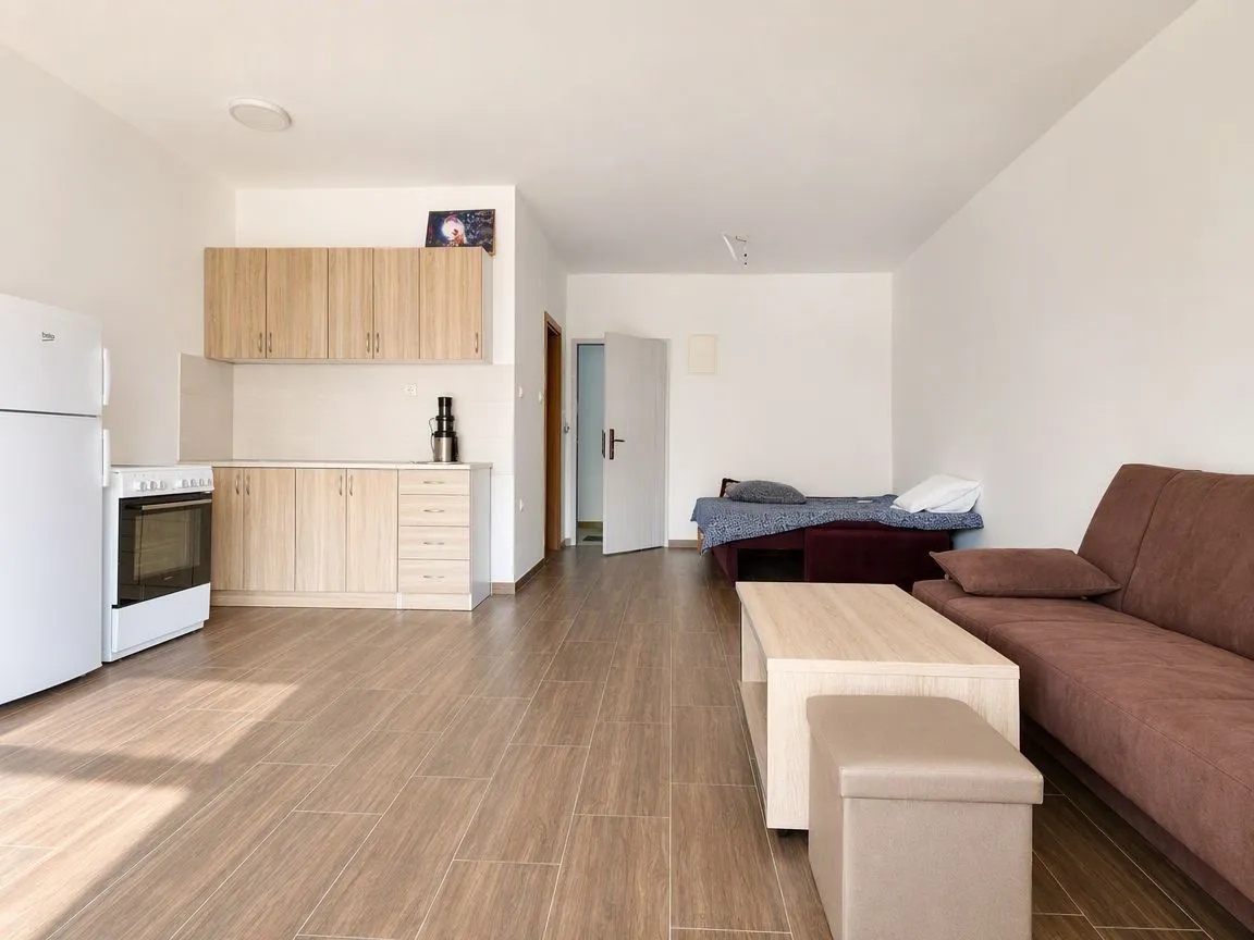 Rent, studio apartment, 35m², Bečići, Budva