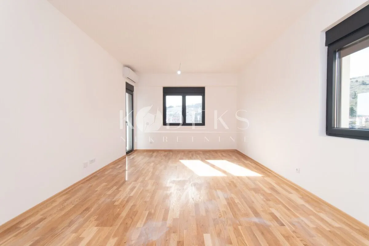 Rent, office space, 64m², City Kej, Podgorica