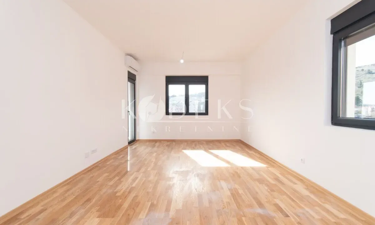 Izdavanje, poslovni prostor, 64m², City Kej, Podgorica