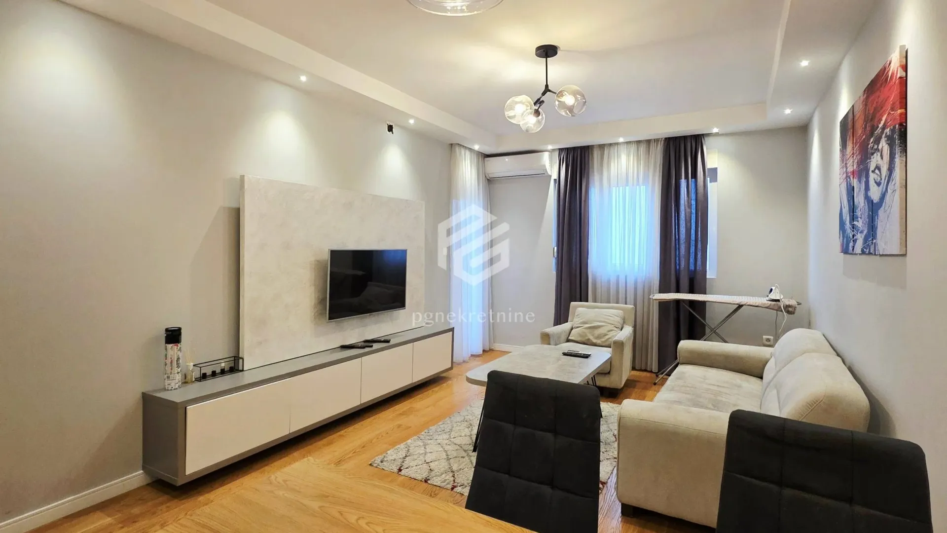 Prodaja, jednosoban stan, 50m², Central Point, Podgorica