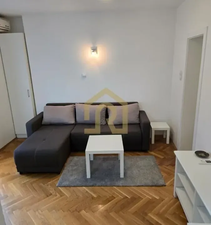 Izdavanje, jednosoban stan, 22m², Đeram Pijaca, Beograd