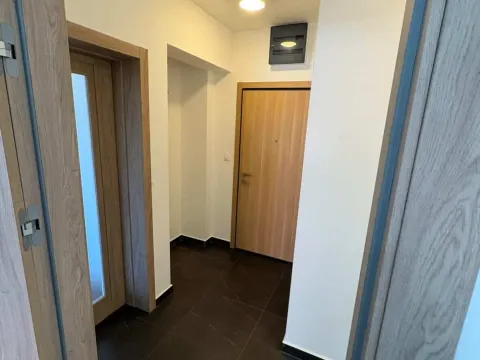 Izdavanje, dvosoban stan, 69m², Master Kvart, Podgorica - image 10