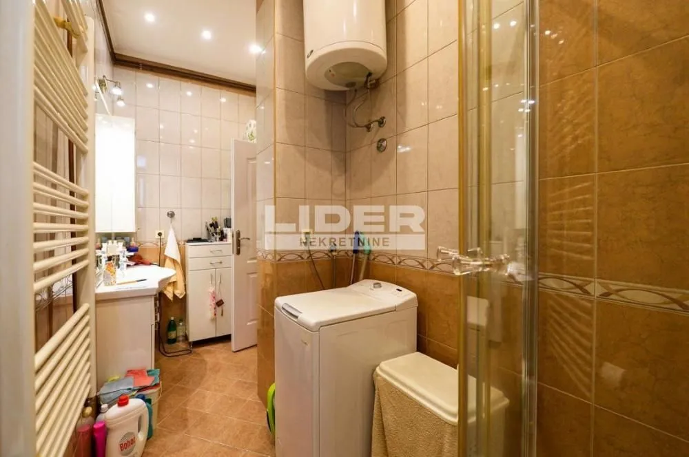 Prodaja, trosoban stan, 86m², Cvetni Trg, Vračar Sve Podlokacije