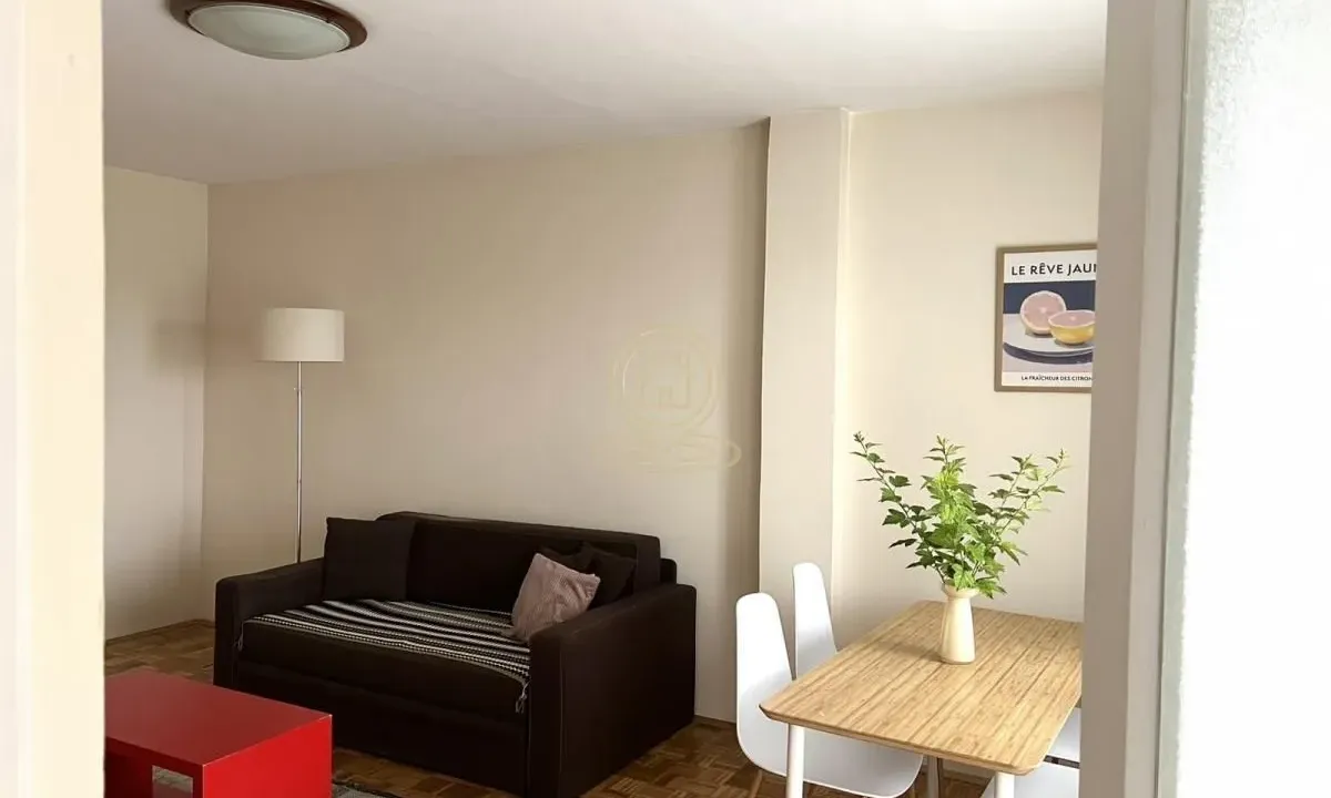 Rent, three bedroom apartment, 89m², Vračar Sve Podlokacije, Beograd