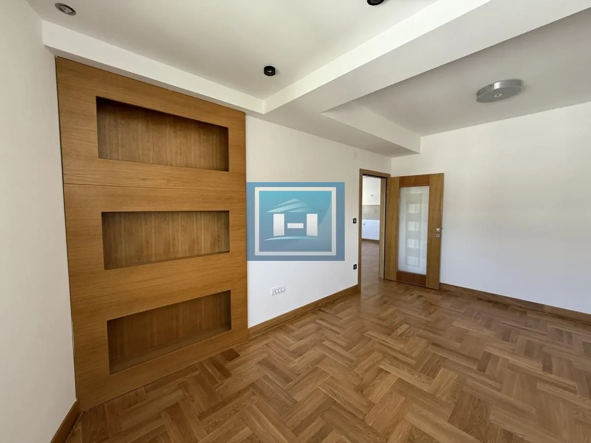 Prodaja, dvosoban stan, 77m², Vašarište, Jagodina