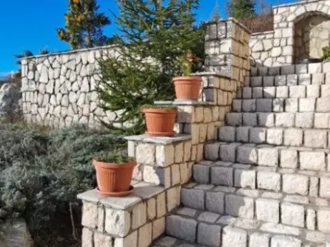 Izdavanje, kuća, 300m², Kuljače, Budva - image 2