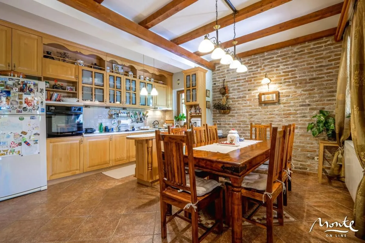 Prodaja, kuća, 305m², Orahovac, Kotor