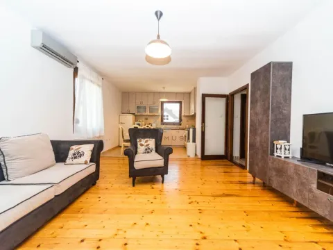 Izdavanje, kuća, 80m², Podgorica, Crna Gora - image 10