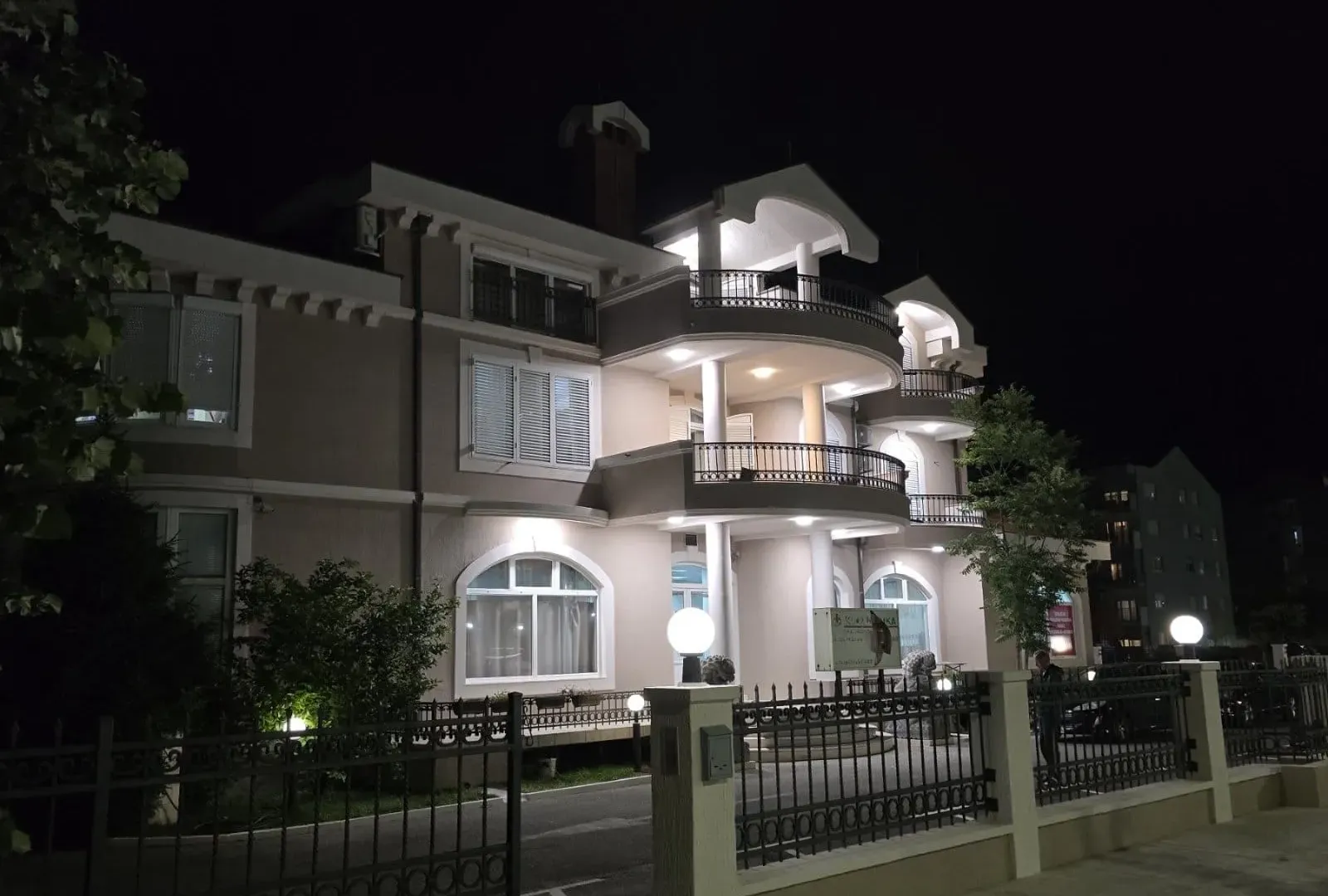Prodaja, ugostiteljski objekat, 1000m², Stari Aerodrom, Podgorica