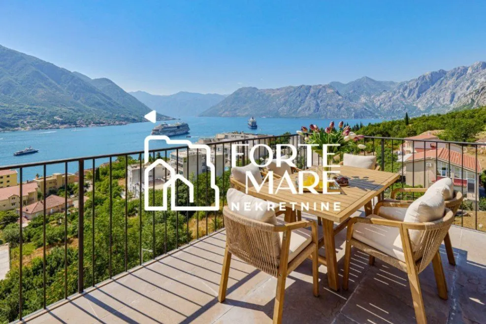 Sale, three bedroom apartment, 158m², Dobrota, Kotor