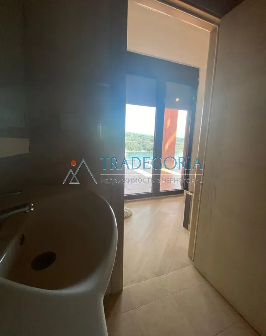 Prodaja, trosoban stan, 227m², Dobra Voda, Bar