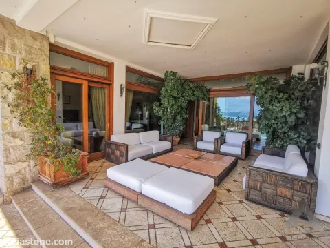 Prodaja, kuća, 820m², Centar, Budva - image 21