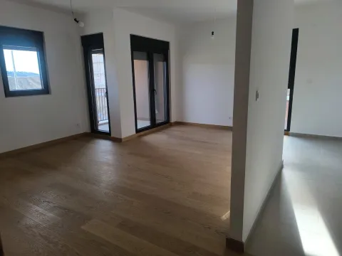 Izdavanje, dvosoban stan, 72m², City Kvart, Podgorica - image 2