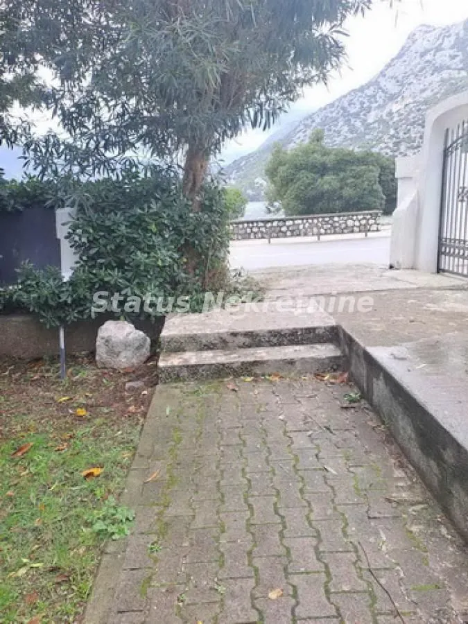 Prodaja, dvosoban stan, 45m², Risan, Kotor