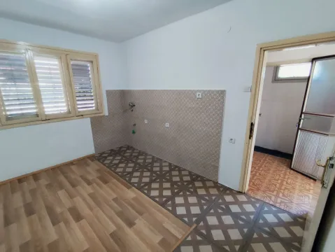 Prodaja, kuća, 54m², Konik, Podgorica - image 3