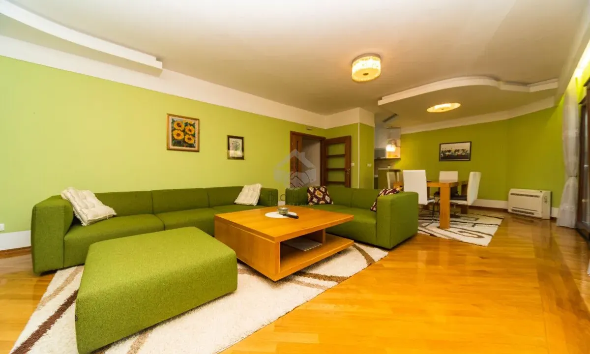 Izdavanje, trosoban stan, 140m², Centar, Podgorica