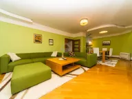 Izdavanje, trosoban stan, 140m², Centar, Podgorica - image 1