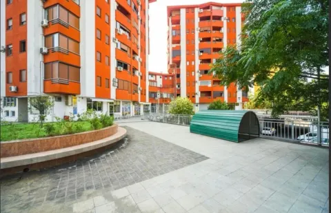 View of the courtyard and the facade of the residential building. - image 8