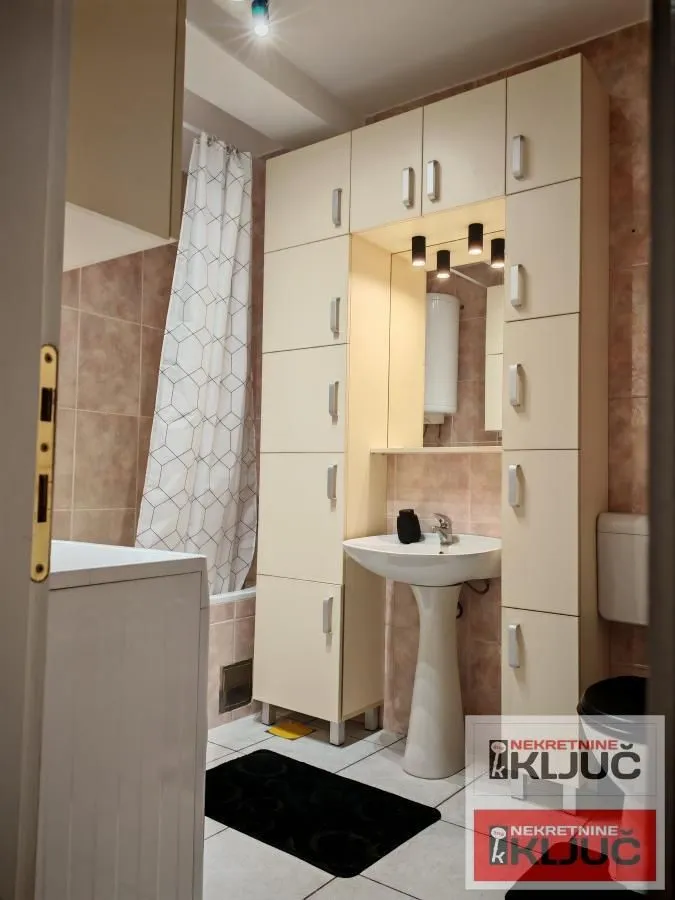 Prodaja, dvosoban stan, 50m², Grbavica, Novi Sad Sve Podlokacije