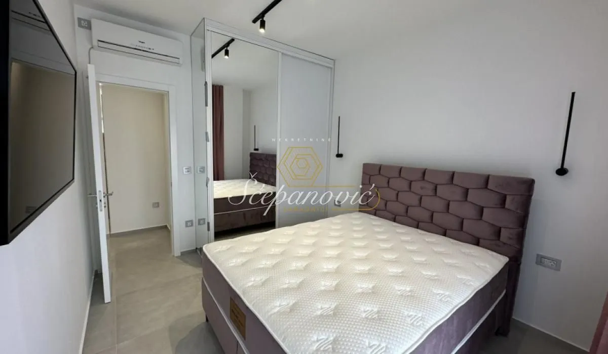 Izdavanje, četvorosoban stan, 164m², Mišeluk, Petrovaradin