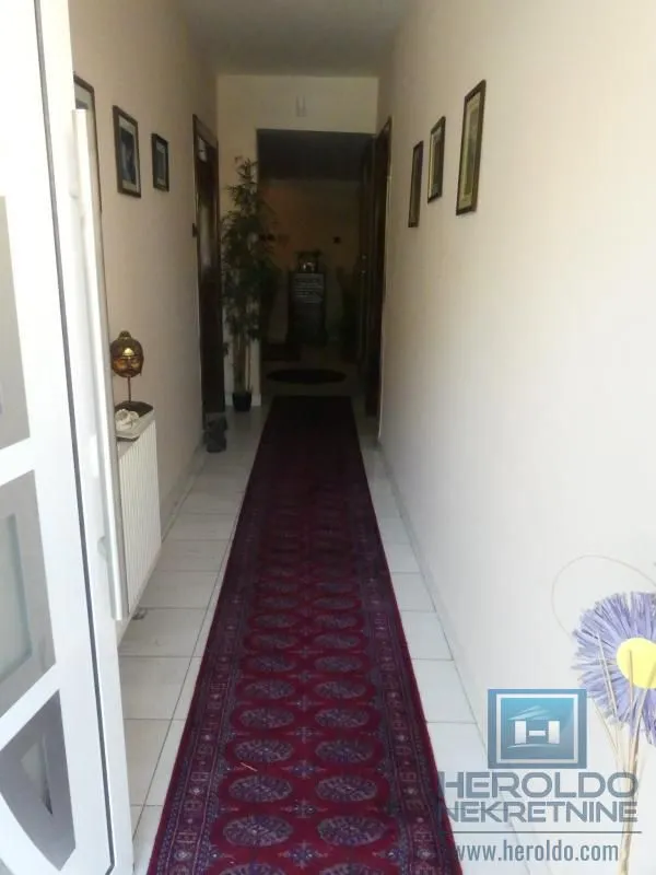 Prodaja, kuća, 380m², Pivara, Jagodina