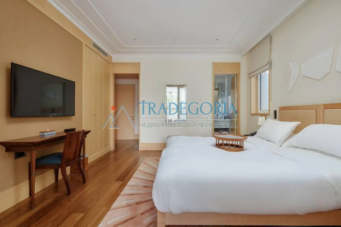 Prodaja, trosoban stan, 192m², Tivat, Crna Gora
