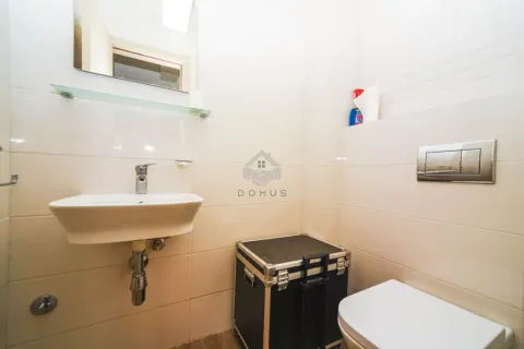 Rent, two bedroom apartment, 75m², City Kvart, Podgorica - image 10