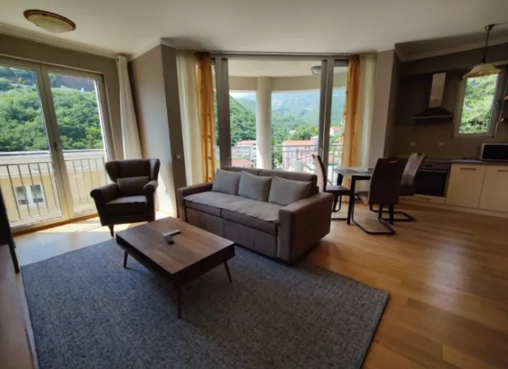 Izdavanje, jednosoban stan, 55m², Bečići, Budva