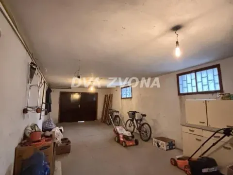 Prodaja, kuća, 218m², Centar, Inđija - image 10