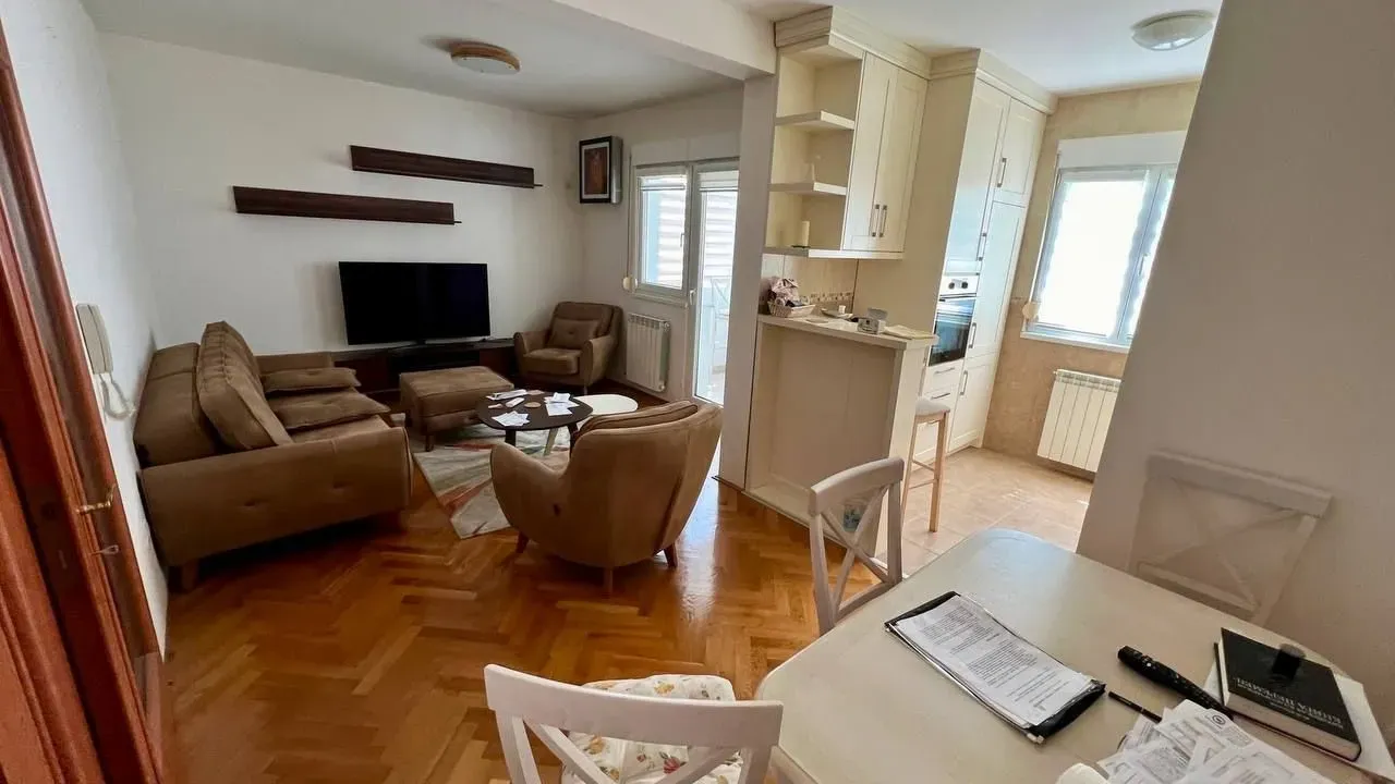 Prodaja, dvosoban stan, 76m², Centar, Bar