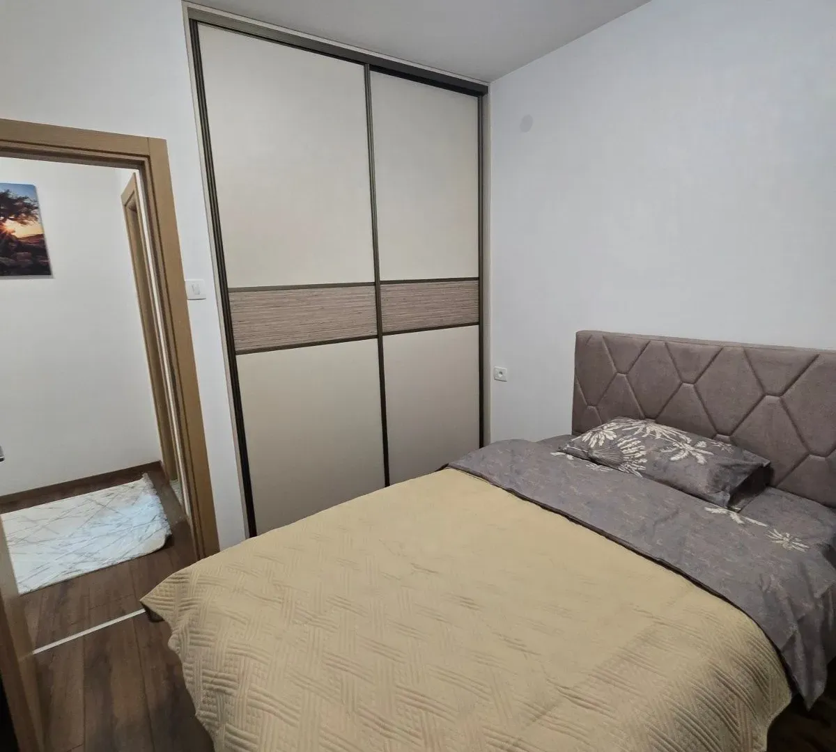 Izdavanje, trosoban stan, 103m², Tološka šuma, Podgorica