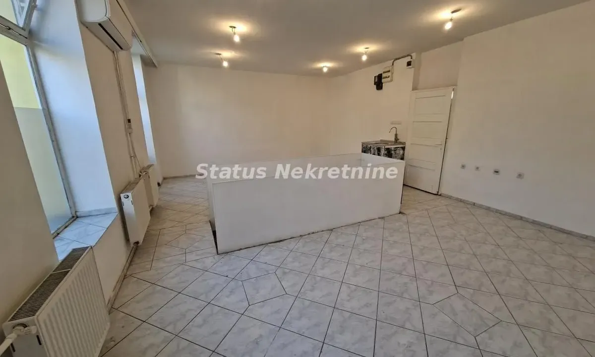 Izdavanje, poslovni prostor, 94m², Rotkvarija, Novi Sad Sve Podlokacije