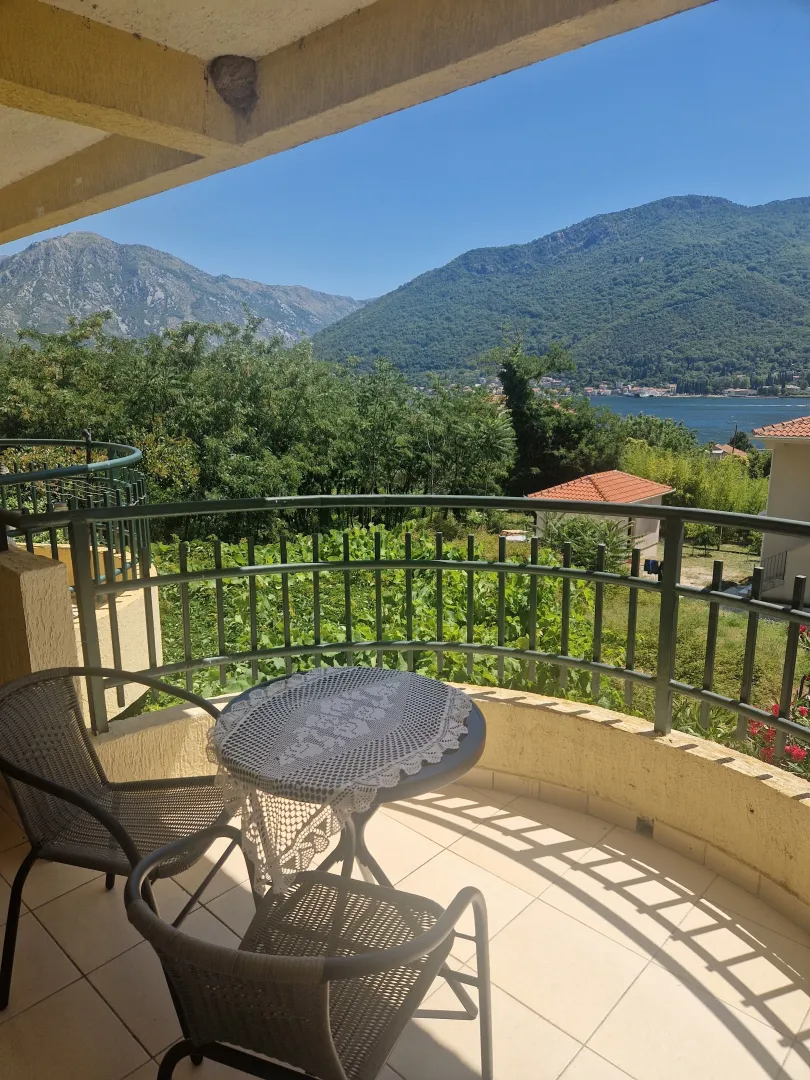 Izdavanje, dvosoban stan, 65m², Kamenari, Herceg Novi