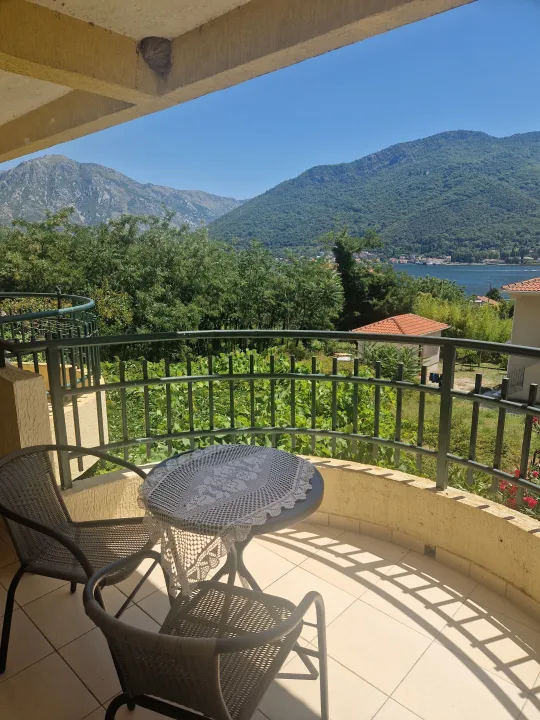 Izdavanje, dvosoban stan, 65m², Kamenari, Herceg Novi
