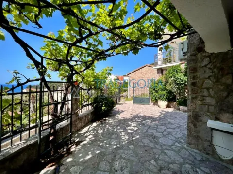 Prodaja, kuća, 260m², Petrovac, Budva - image 17