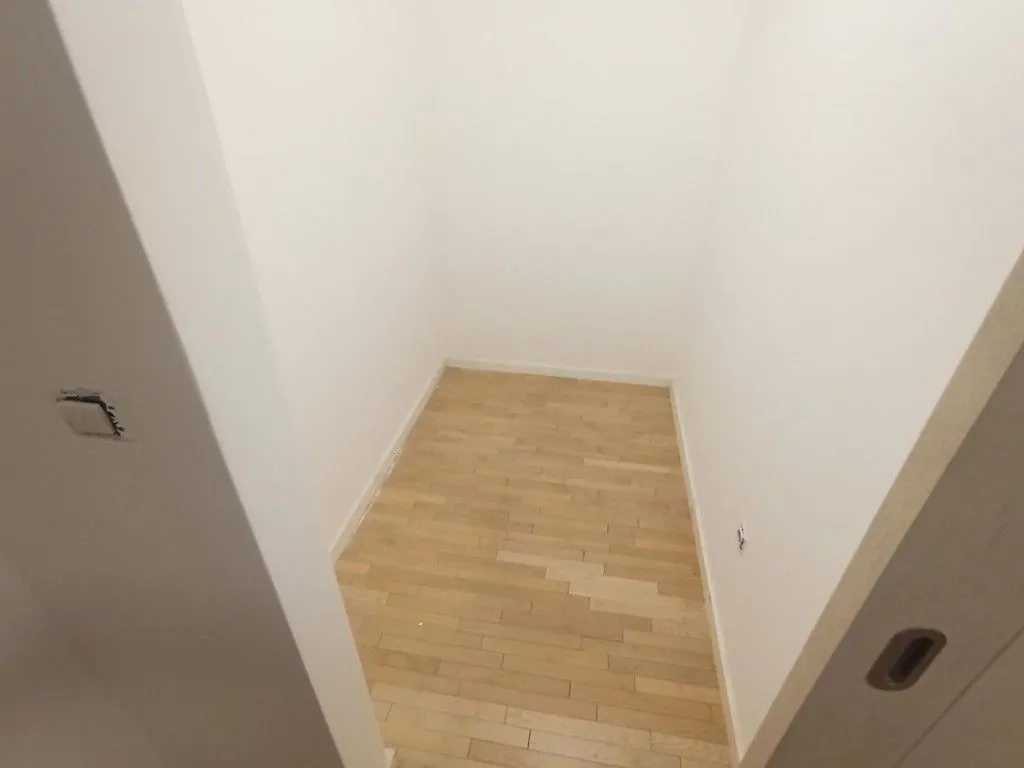 Izdavanje, trosoban stan, 95m², Blok 6, Podgorica
