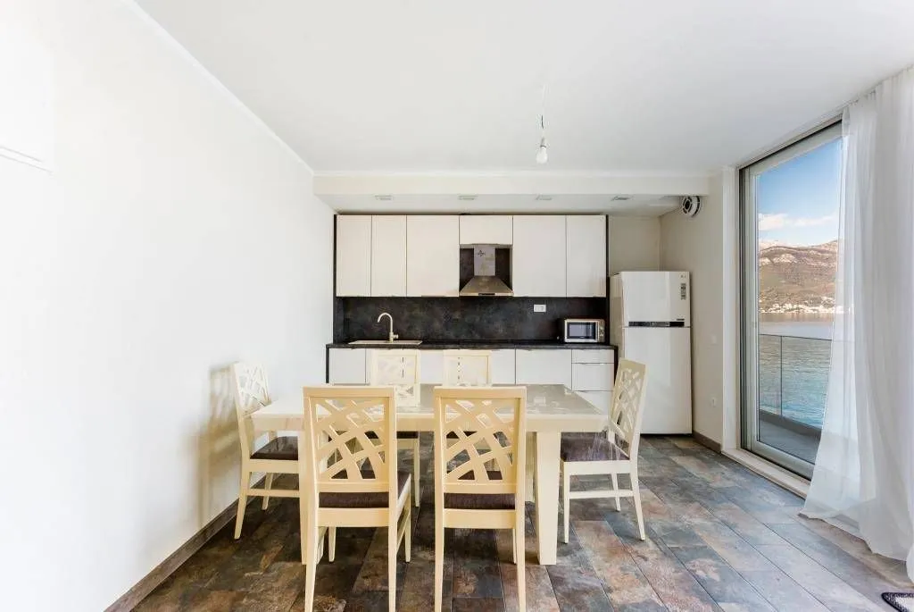 Prodaja, kuća, 240m², Krašići, Tivat