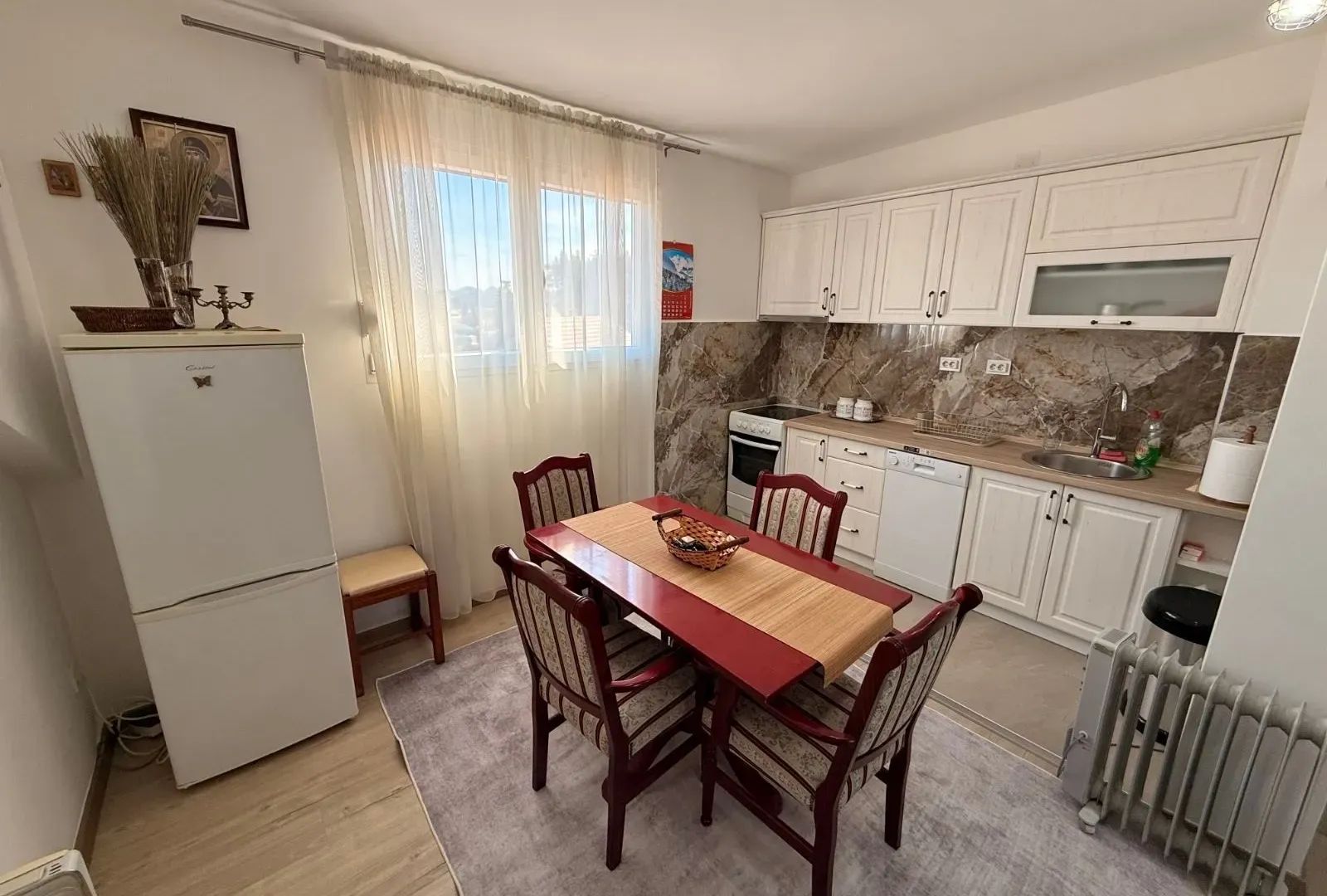 Izdavanje, jednosoban stan, 45m², Centar, Cetinje