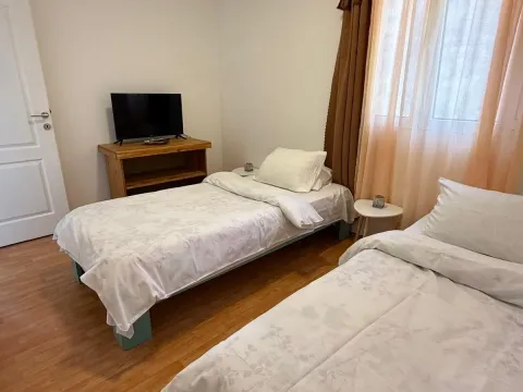 Izdavanje, trosoban stan, 85m², Gradiošnica, Tivat - image 4
