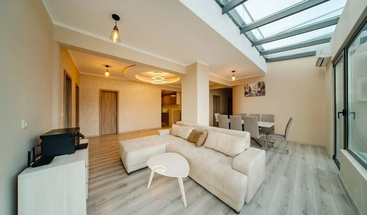 Sale, three bedroom apartment, 233m², Bečići, Budva