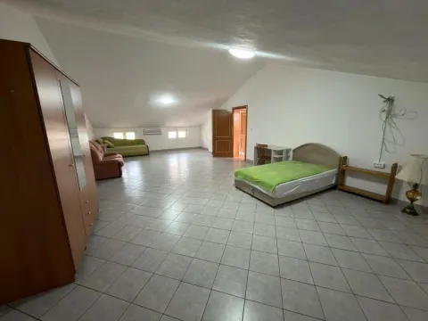 Rent, house, 450m², Zlatica, Podgorica - image 17