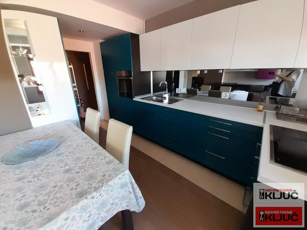 Prodaja, stan, 143m², Centar, Novi Sad