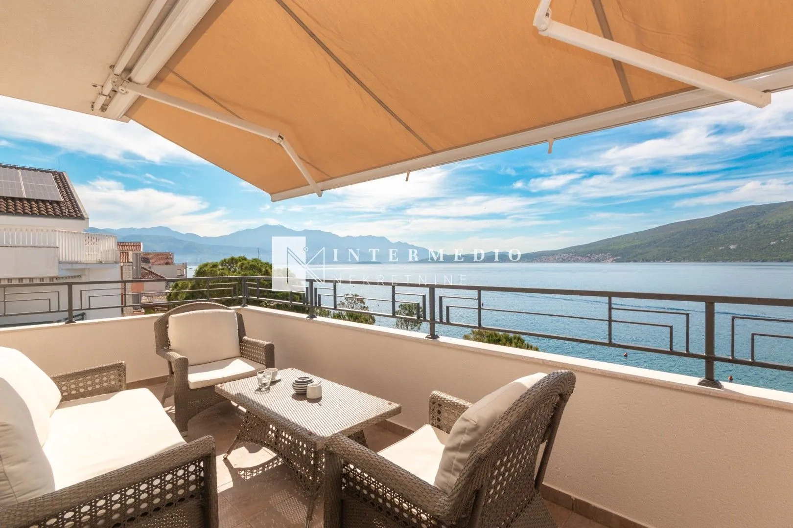 Prodaja, dvosoban stan, 91m², Đenovići, Herceg Novi