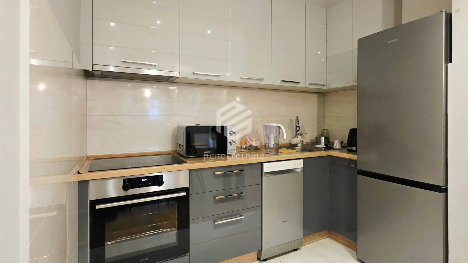 Izdavanje, jednosoban stan, 50m², Central Point, Podgorica