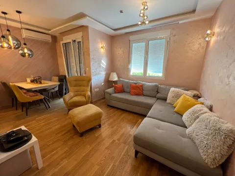 Izdavanje, dvosoban stan, 58m², Dalmatinska ulica, Podgorica - image 1