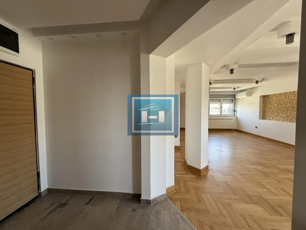 Prodaja, dvosoban stan, 77m², Vašarište, Jagodina