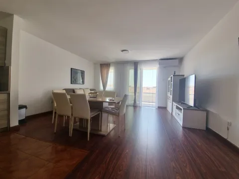 Rent, two bedroom apartment, 93m², Petrovac, Budva - image 13