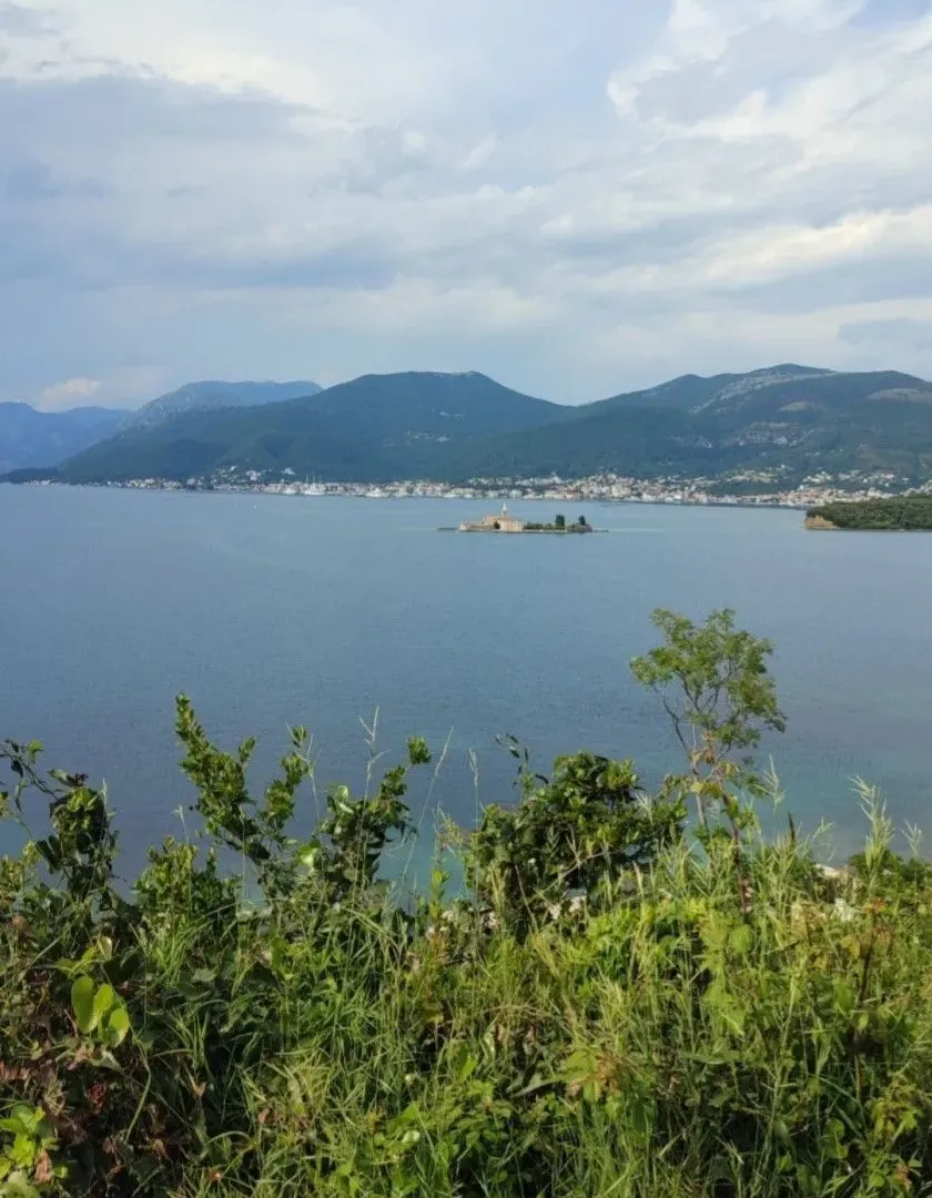 Prodaja, plac, 2300m², Luštica, Tivat