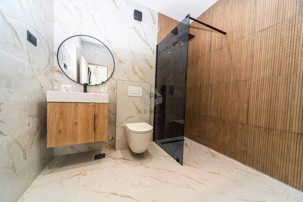 Prodaja, kuća, 202m², Tološi, Podgorica